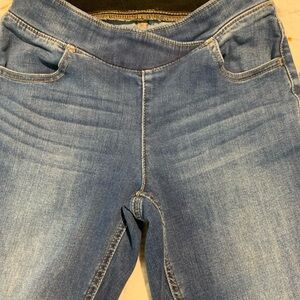 Cute junior jeans straight leg like leggings no zipper.